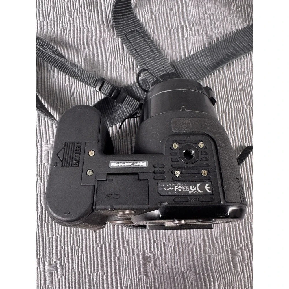 Vintage Konica Minolta Dimage Z5 5.0MP 12x Zoom Digital Bridge Camera Black